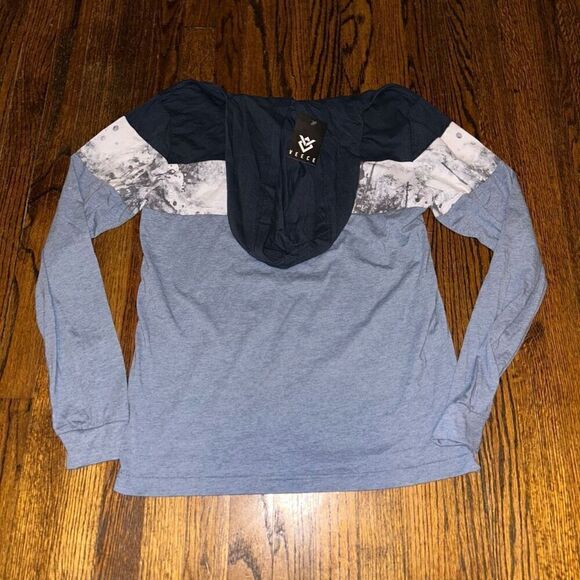 New Veece Pullover - Picture 2 of 3